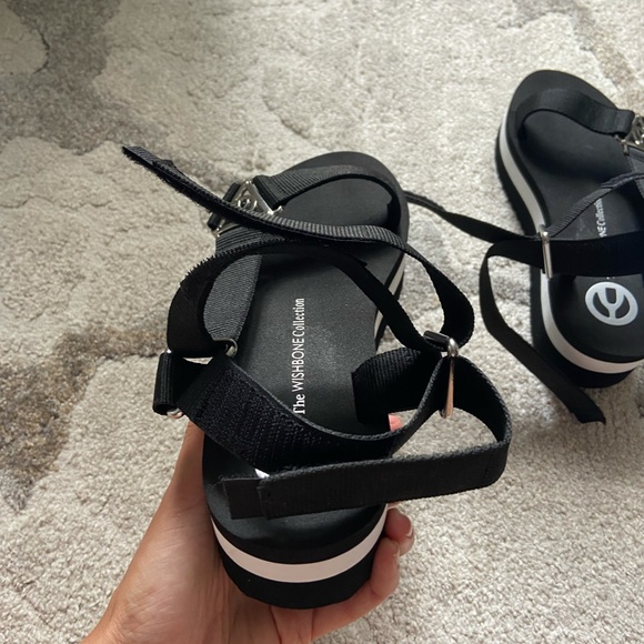 The Wishbone Collection Sandals // Size 7.5 - Picture 11 of 14